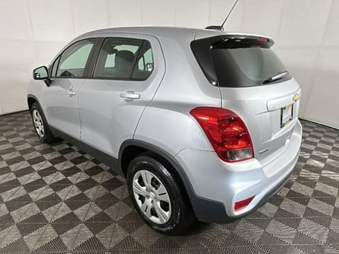 Used 2017 Chevrolet Trax LS FWD image 4