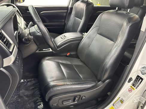 Used 2018 Toyota Highlander Limited Platinum image 17