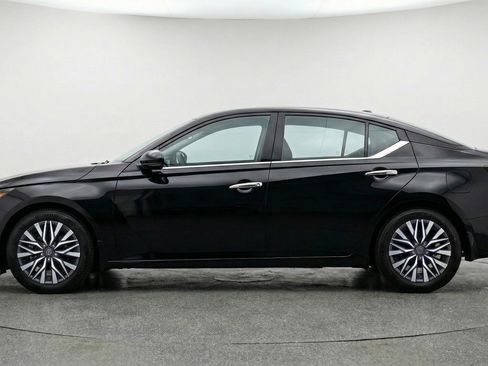 Used 2025 Nissan Altima 2.5 SV image 5