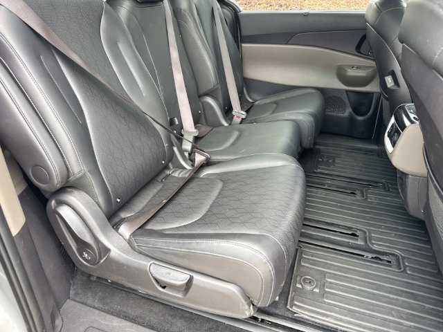 Used 2025 Kia Carnival SX FWD image 12