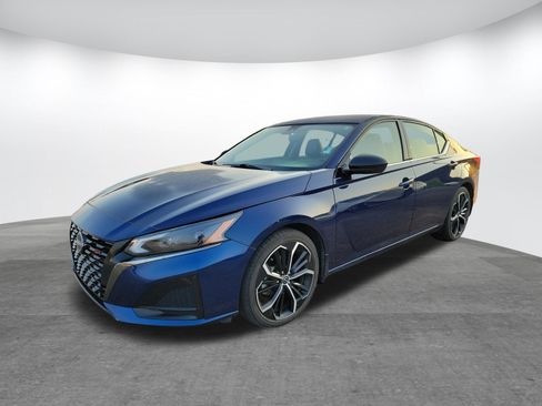 Used 2023 Nissan Altima 2.5 SR FWD image 3