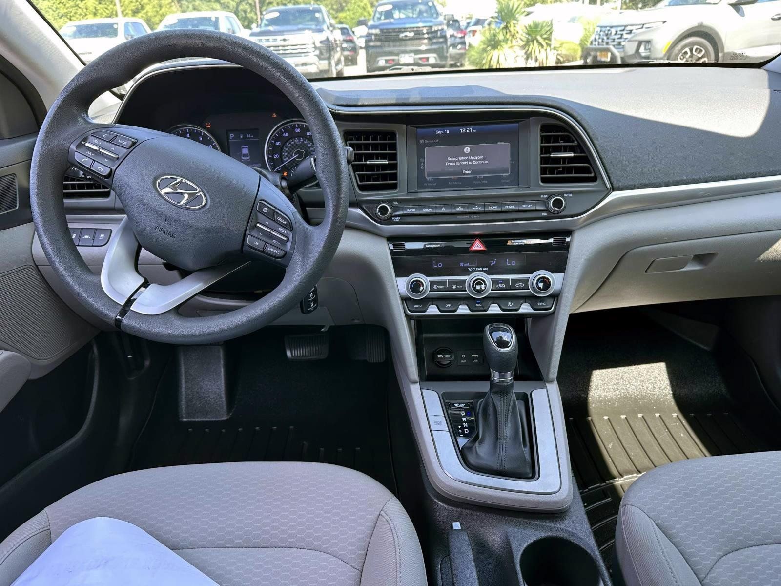 Used 2020 Hyundai Elantra SEL FWD image 13