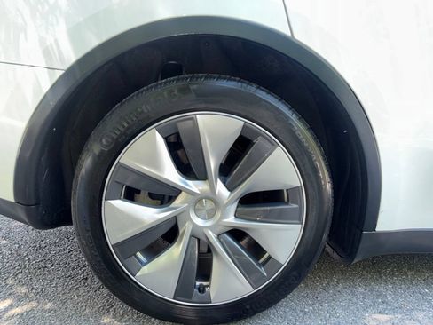 Used 2023 Tesla Model Y Long Range AWD/4WD image 34