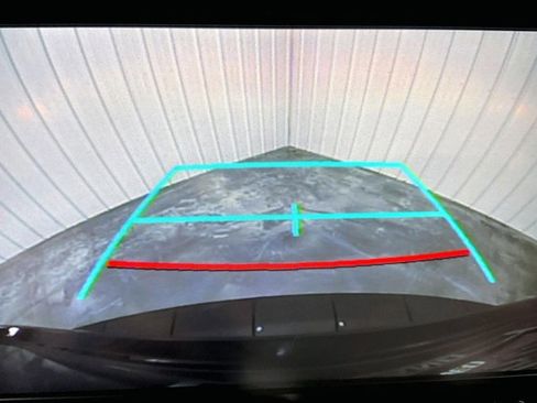 Used 2021 Toyota Highlander XLE image 21