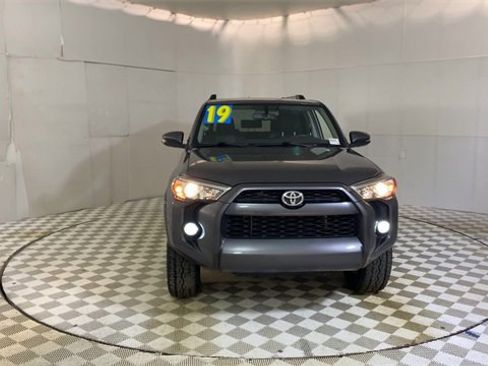 Used 2019 Toyota 4Runner SR5 Premium image 3