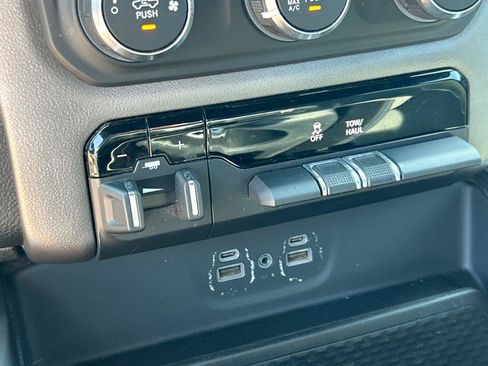 Used 2020 RAM 2500 Big Horn w/ Level 1 Equipment Group AWD/4WD image 21