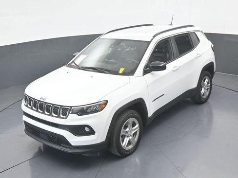 Used 2023 Jeep Compass Latitude AWD/4WD image 10