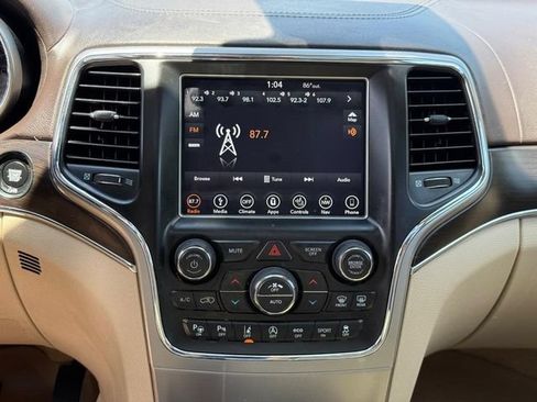 Used 2018 Jeep Grand Cherokee Overland AWD/4WD image 14