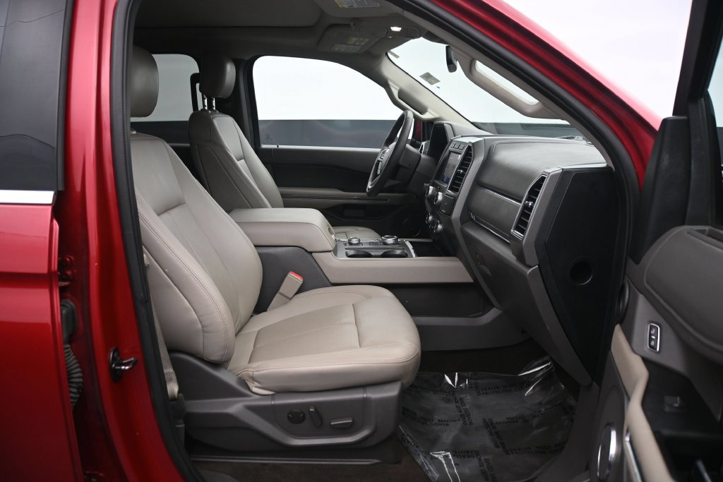 Used 2020 Ford Expedition XLT w/ Equipment Group 202A AWD/4WD image 13