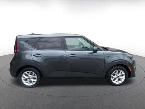 Used 2025 Kia Soul LX w/ LX Technology Package FWD image 16
