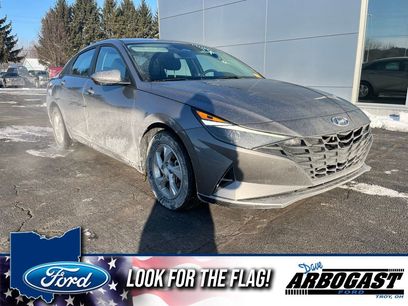 Used 2023 Hyundai Elantra SE w/ Preferred Accessory Package
