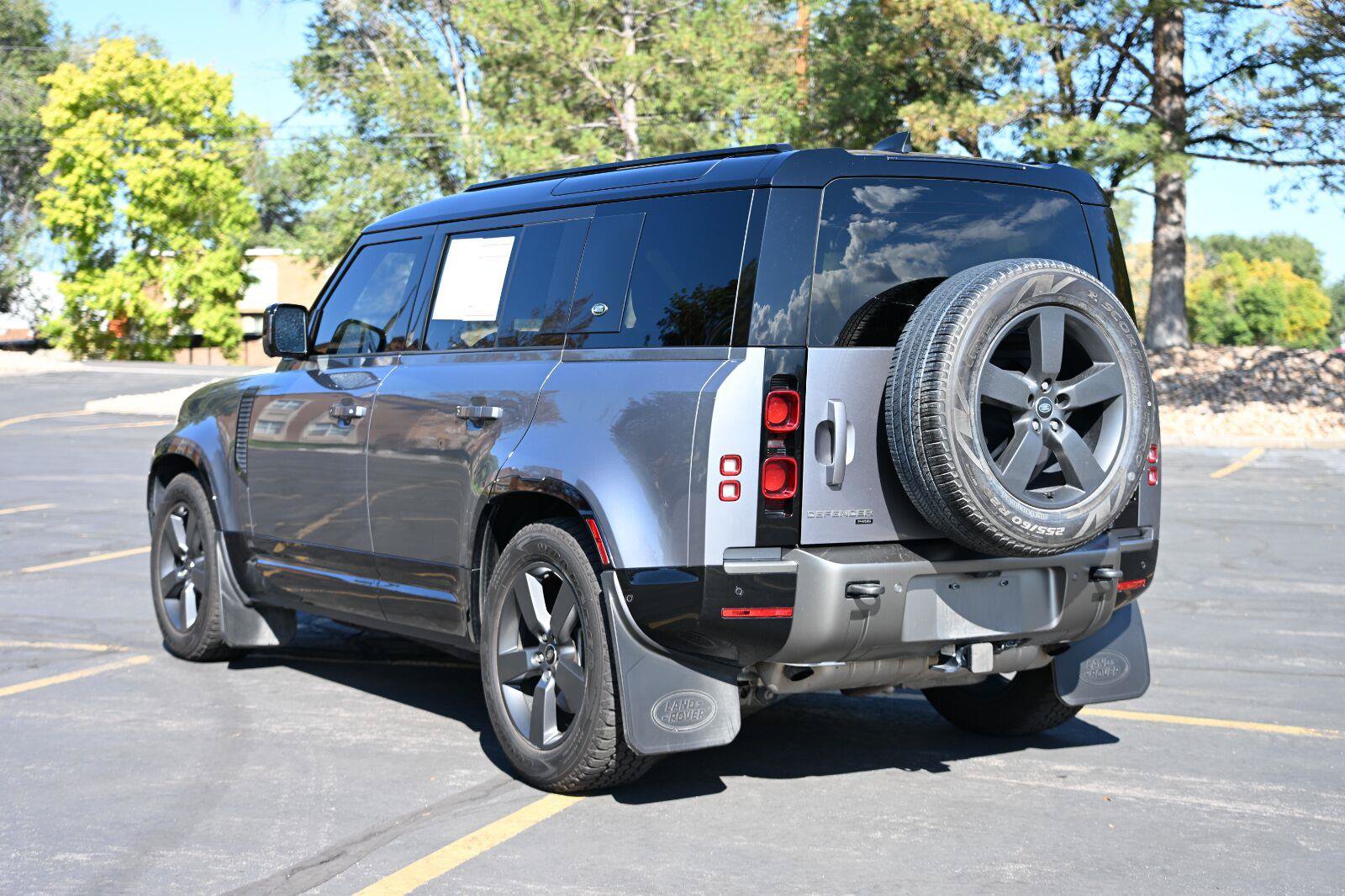Used 2022 Land Rover Defender 110 X-Dynamic HSE AWD/4WD image 3