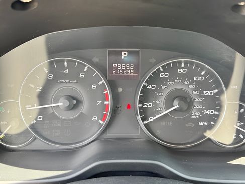 Used 2011 Subaru Outback 2.5i Limited AWD/4WD image 15