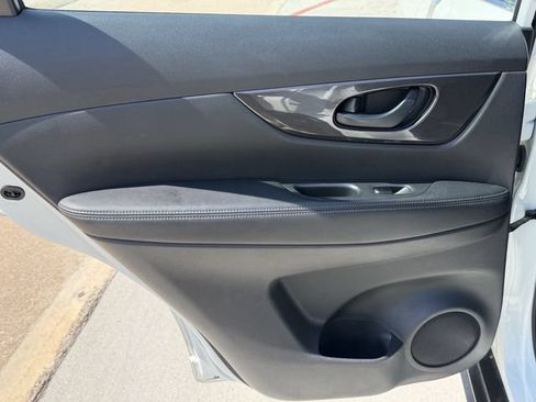 Used 2020 Nissan Rogue S FWD image 22