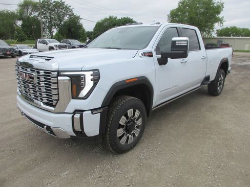 New 2026 GMC Sierra 3500 Denali w/ Denali Reserve Package AWD/4WD image 11