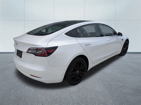 Used 2020 Tesla Model 3 Standard Range Plus image 3