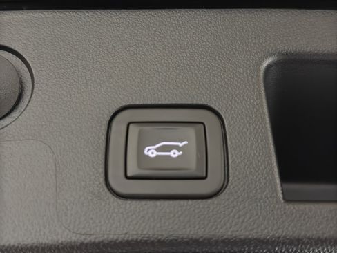 Used 2025 Chevrolet Equinox LT w/ Convenience Package II image 21