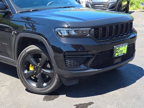 Certified 2023 Jeep Grand Cherokee Altitude AWD/4WD image 2