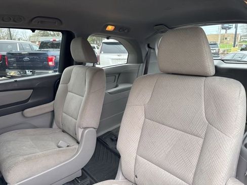 Used 2017 Honda Odyssey SE image 8
