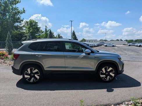 Certified 2024 Volkswagen Taos SEL AWD/4WD image 6