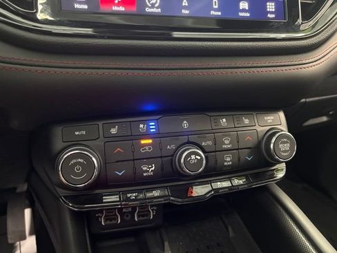 Used 2025 Dodge Durango R/T AWD/4WD image 44