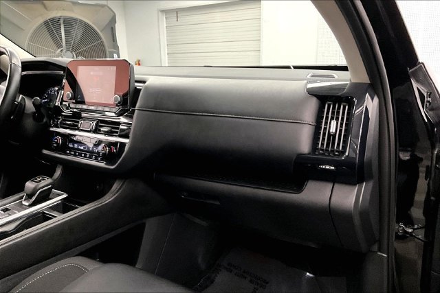 Used 2025 Nissan Pathfinder SV FWD image 18