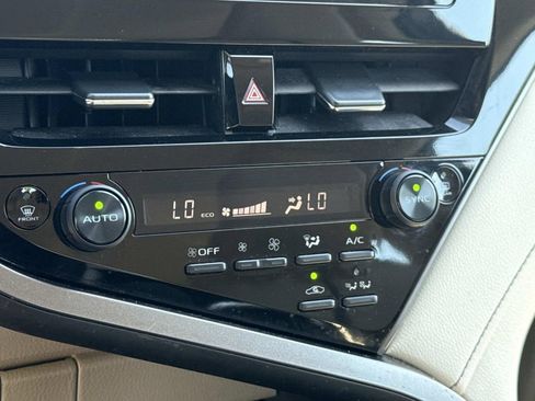 Used 2021 Toyota Camry LE FWD image 6
