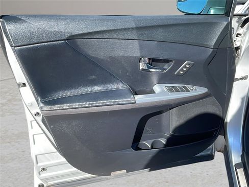 Used 2013 Toyota Venza XLE image 20