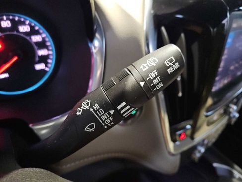 Used 2022 Chevrolet Traverse LT FWD image 45