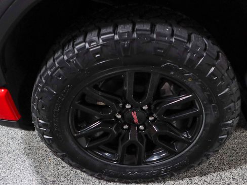 Used 2023 GMC Sierra 1500 Elevation image 12