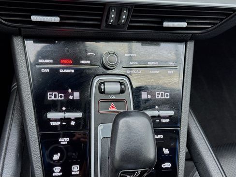Used 2019 Porsche Cayenne AWD/4WD image 12