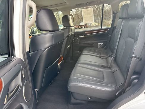 Used 2021 Lexus LX 570 4WD w/ Luxury Package image 13