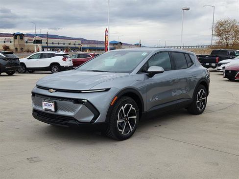 New 2026 Chevrolet Equinox EV LT image 2