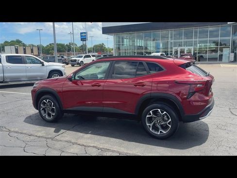 Used 2024 Chevrolet Trax LT w/ Driver Confidence Package FWD image 6