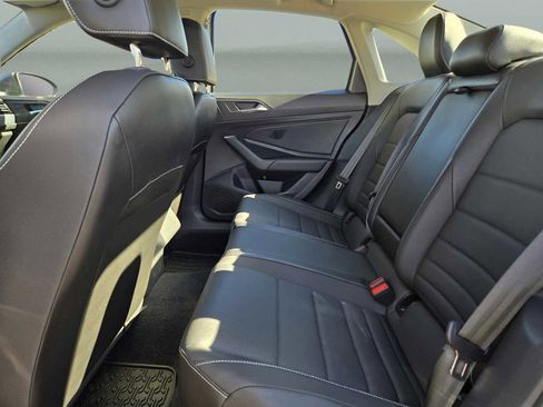 Used 2022 Volkswagen Jetta SE image 12