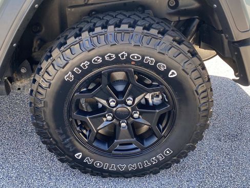 Used 2023 Jeep Wrangler Unlimited w/ Sun & Screen Package image 16