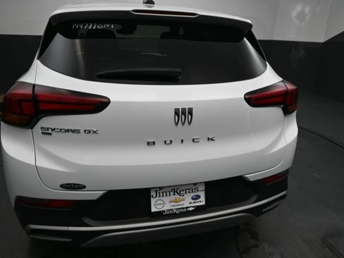 Used 2025 Buick Encore GX Preferred AWD/4WD image 13