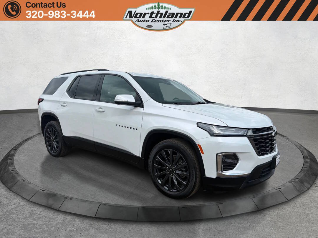 Used 2023 Chevrolet Traverse RS w/ LPO, Floor Liner Package AWD/4WD image 3