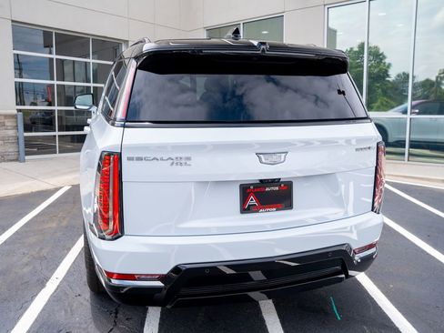 Used 2026 Cadillac Escalade IQL Sport 1 AWD/4WD image 16