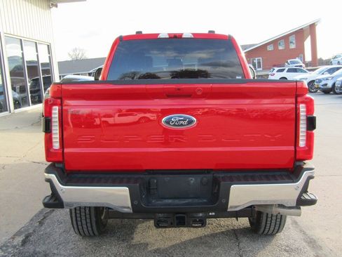 Used 2025 Ford F250 Lariat w/ Chrome Package image 4