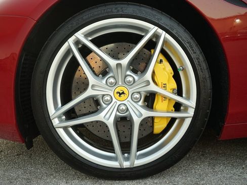 Used 2016 Ferrari California T image 29