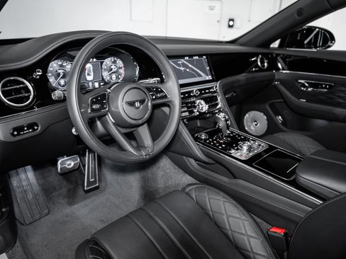 Used 2024 Bentley Flying Spur W12 image 20