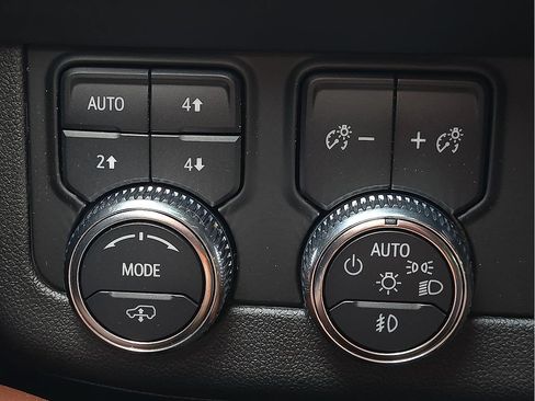 Used 2023 GMC Yukon XL Denali Ultimate w/ LPO, Floor Liner Package AWD/4WD image 17
