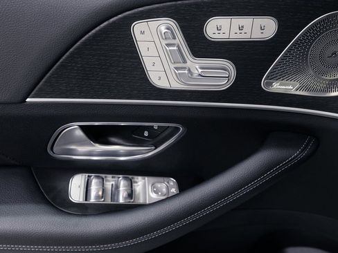 Certified 2026 Mercedes-Benz GLS 450 4MATIC image 6
