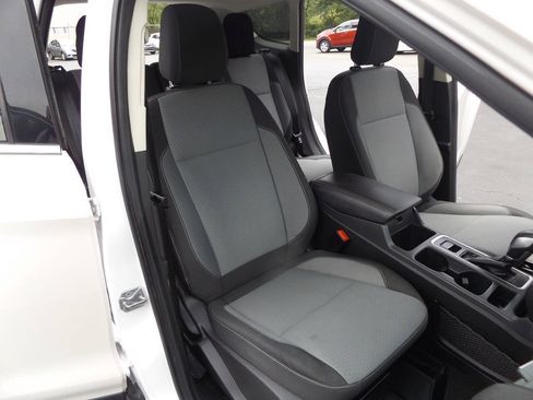 Used 2018 Ford Escape SE FWD image 21