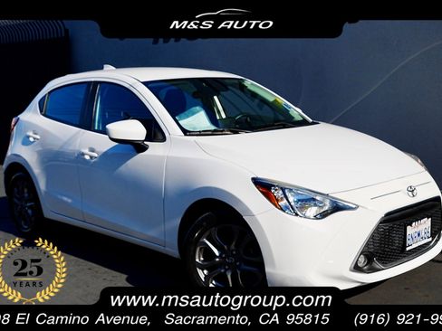 Used 2020 Toyota Yaris LE image 1