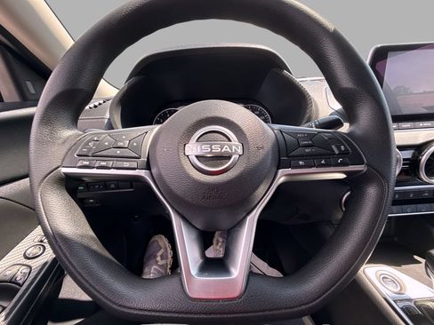 Used 2025 Nissan Sentra SV FWD image 15