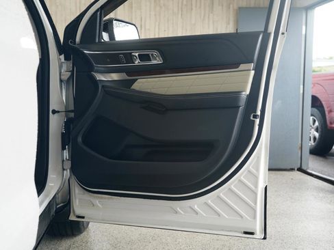 Used 2016 Ford Explorer Platinum AWD/4WD image 35