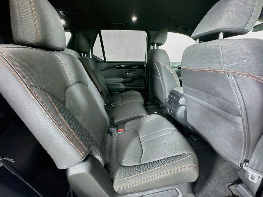Used 2025 Honda Pilot Sport image 36