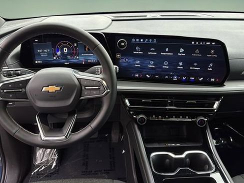 Used 2026 Chevrolet Traverse LT w/ Driver Confidence Package image 9